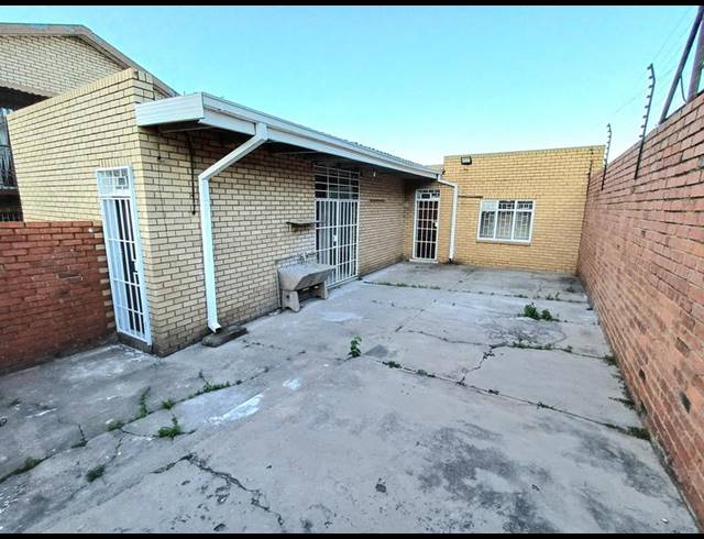 2 BEDROOM PROPERTY TO RENT IN LAUDIUM